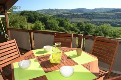 Image de lamping Lodge avec Terrasse Privée, Jardin et Vue sur l'Aubrac
