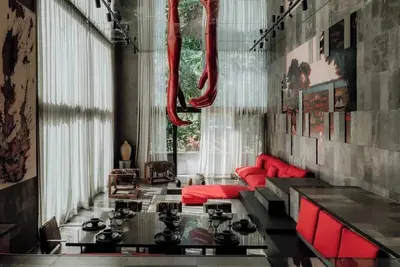 Image de Barneys New York | Designer Residence - Red