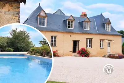 Image de Grande maison moderne avec piscine et wifi, idéale pour groupes et familles