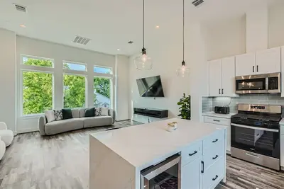 Image de Modern 3br W/Bathtub! Near Dt!