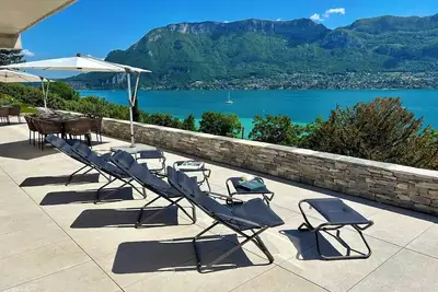 Image de Appartement à 100 mètres du lac & de la piste cyclable - Vue exceptionnelle