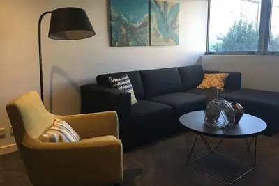 Image de free parking lovely 2 bds  in heart of chatswood