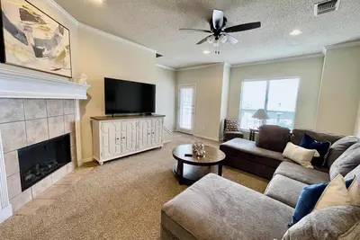 Matador on Main - 3br/ 3. 5ba - Walk to Tech