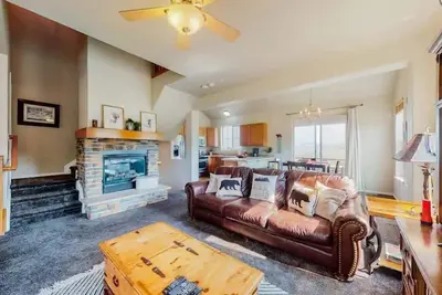 Image de Bikes, Hikes & Hot Cocoa Nights | Cozy Granby 3br Retreat