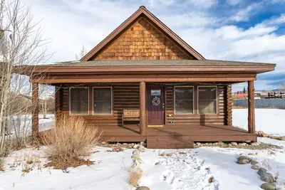 Image de Cozy Winter Loft | Ski, Granby & Mountain Fun