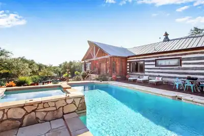 Image de Luxury Lodge w/ Pool, Hot Tub, Fireplace & Wildlife • Near Wineries