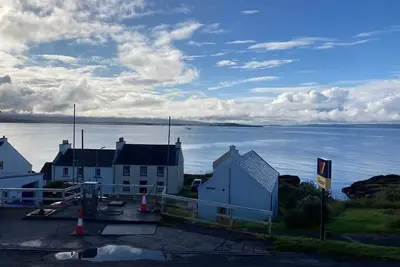 Tigh Grianach: Discover Port Charlotte in a family cottage on the Isle of Islay.