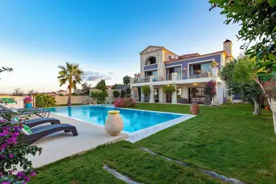 Image de 7-Bedroom Luxury Villa in Cesme with magnificent sea view pool WiFi, Ac, parking