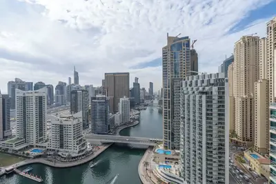 Image de Classic 2 Bedroom Apartment in Park Island Fairfields with Marina Views