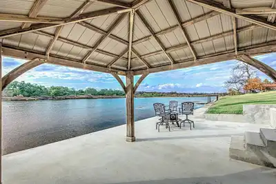 Image de Waterfront Home for 14, Perfect for Large Families