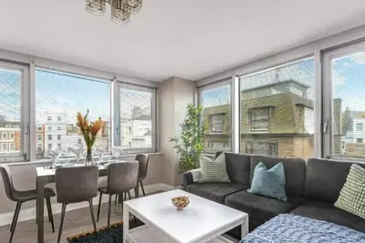 Image de Modern & Comfy ~ 5* Location ~ Few Steps from Pier