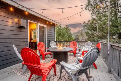 Image de Pilot Butte Retreat | Hot Tub, Pool Table, Fam Fun