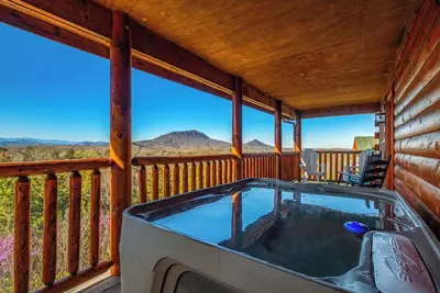Image de *Spacious 5bdr w/ Views! Hot Tub + Pools + Games*