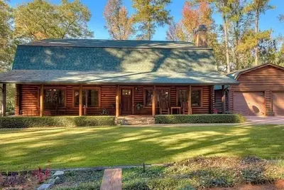 Image de Masters sleeper home rental! 3-bedroom cabin. Relax and unwind.