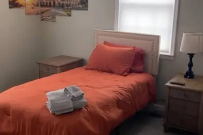 Image de 3-bedroom Rivera Retreat house with stream near Downtown