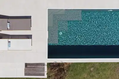 Image de Villa Jacaranda dotée d'une piscine avec vue mer et d'espaces spacieux