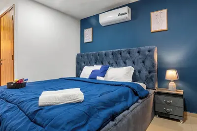 Image de Stylish & Modern 2 Br apartment near Angré Nouveau Chu. Perfect for groups of 4!