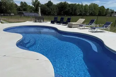 Image de Modern Family Getaway! Heated Pool, Hot tub Theatre Room, Game room!