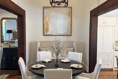 Image de Top-Luxury 3 Bd Townhome, 5 min Walk to Oxford Square with 2 Car Garage.