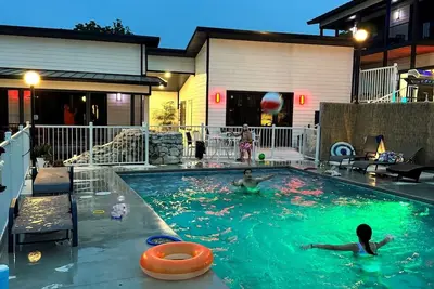 Image de Exclusive Heated Pool with Hot Tub, Game Room 3 min. Sdc, 15 min to Branson!