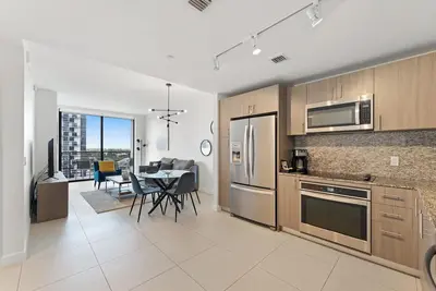 Image de Cozy 1-bedroom condo with WiFi, fitness room in enchanting Downtown Doral