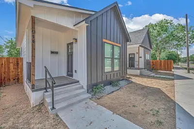 Image de Tiny Twin Lia, New 2 bedroom Fully Furnished Midterm in beautiful Waco