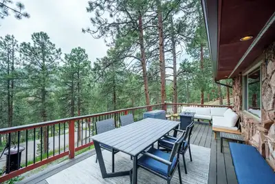 Image de Lone Spruce Lodge- Mountain Tranquility with City Convenience in Evergreen