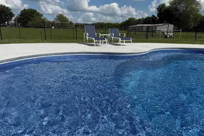 Image de Modern Brand New Getaway. Heated Pool, Hot Tub!