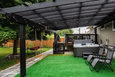 Image de Getaway Nest Near Niagara Falls!