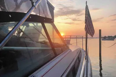 Image de Downtown Nights on the Water - Classic Cruiser Getaway