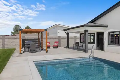 Image de Brand newly remodeled 3-bed, 2  bath Desert Aire w/private pool & Rv hookups!