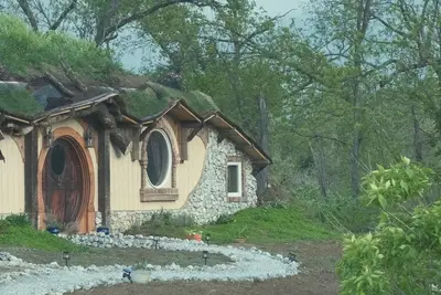 Image de A four bedroom hobbit hole style home five minutes from historic Nauvoo Illinois