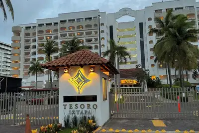 Image de Beautiful beachfront vacation apartment.