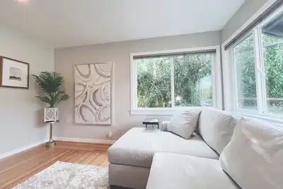 Image de Modern & Bright 3br Retreat Near Downtown Petaluma - Home away from home