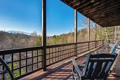 Image de Breezy Blessing - Stunning Mt Le Conte Views Smoky Mountain Cabin Sleeps 24