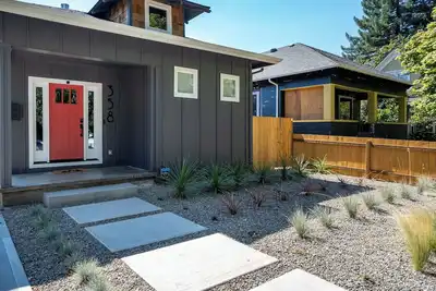 Image de Charmer Downtown 3br Home w Free Parking near UofO