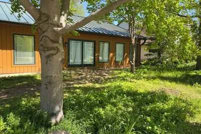 Image de Cozy Lake view 3-bedroom house WiFi, Ac in Oshkosh-Great spaces inside & out Eaa