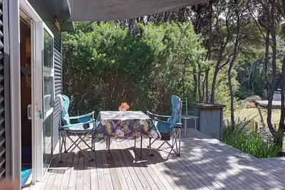 Image de Surfer's Studio, sleeps 3, close to beaches, hot pools, shops and airport.