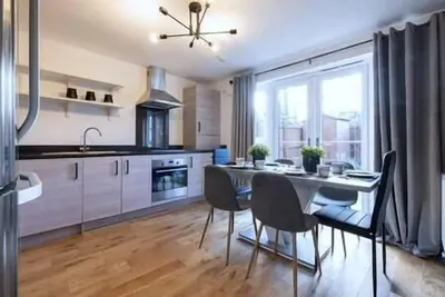 Image de Modern 4-Bed Edinburgh House with Private Parking at City Centre