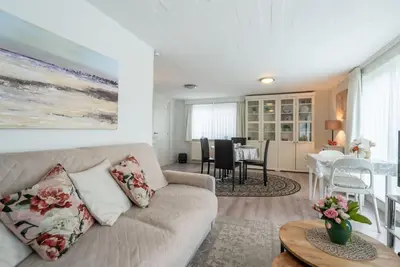 Image de Zeelucht with private garden by Interhome