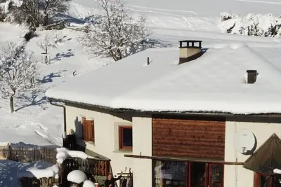 Image de Chasa Patgific: Cozy 3-Room Holiday Apartment with Wood Stove and Stunning Garden in Ramosch