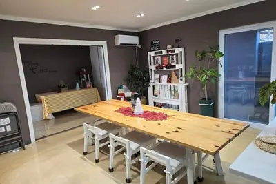 Image de Large House for Family Short Term Weekday Rental, Modernized