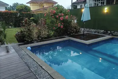 Image de 3 Minutes to the Teluk Kemang Beach