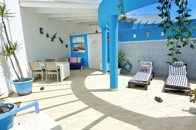 Image de Sunny Corralejo villa with pool & sunroof ocean views. A sun trap. sleeps 4