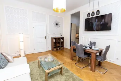Image de Sisi Designed apartment near Schönbrunn palace