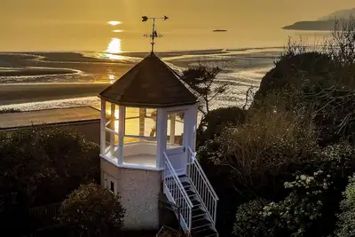 Image de Large, comfy, beachfront house with sea views across the beautiful Ramsey Bay.