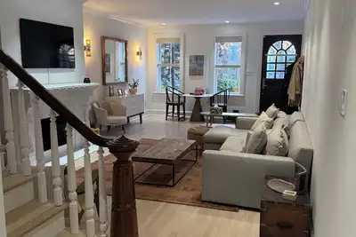 Image de Family-friendly Philly Rowhome with Garage and Deck - Dream Location! !