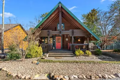 Image de New! Hot Tub*Fireplace*Great Location! Sleeps 6!