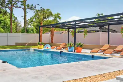 Image de Beach Rental with Private Pool & Outdoor Entertainment for Up to 12 Guests!