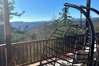 Image de Mountain Retreat with Stunning views, 7 Priv Acres, Sauna, Hot Tub, and Gameroom